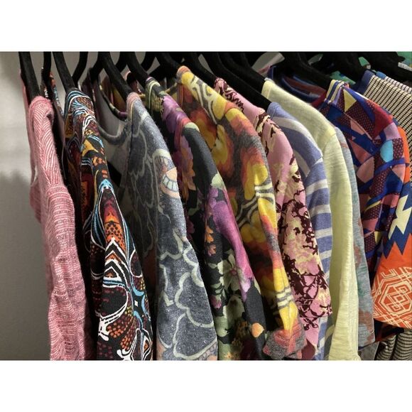 Lularoe Blowout NEW Bulk lot Of 20 Pictured Items New W Tags Wholesale Resale - Picture 3 of 14